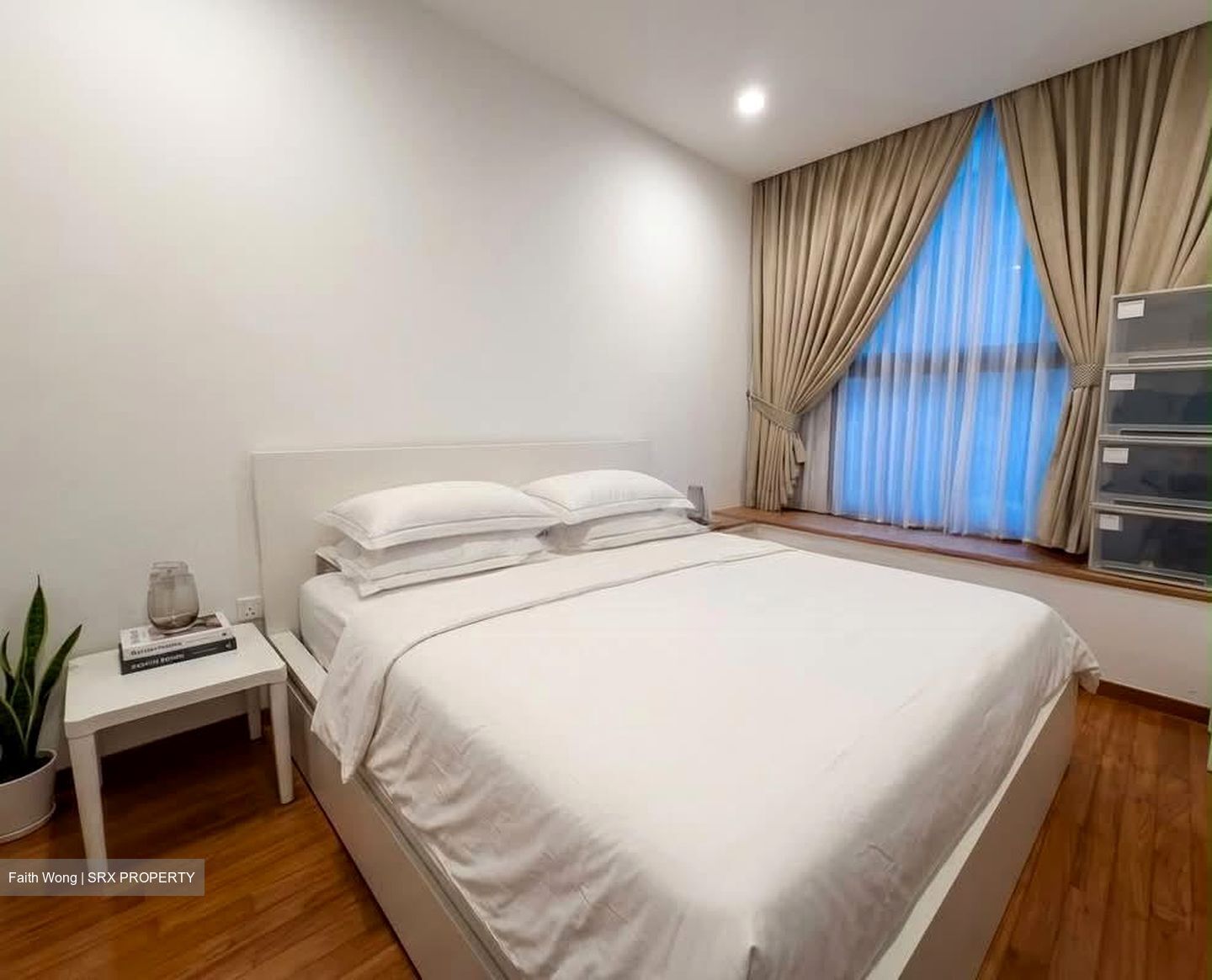 Holland Link (D10), Terrace #585251711